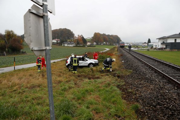 AUT, VU mit eingeklemmter Person - Zug