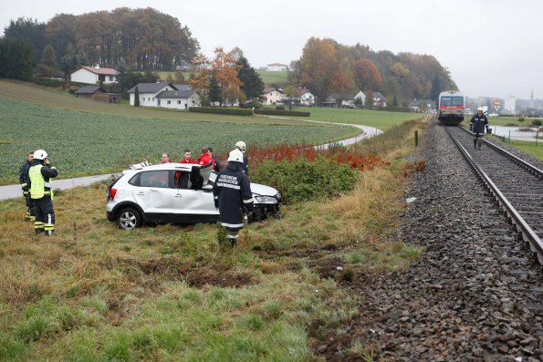 AUT, VU mit eingeklemmter Person - Zug